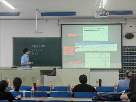 我校舉行新教師課堂教學(xué)資格驗(yàn)收活動
