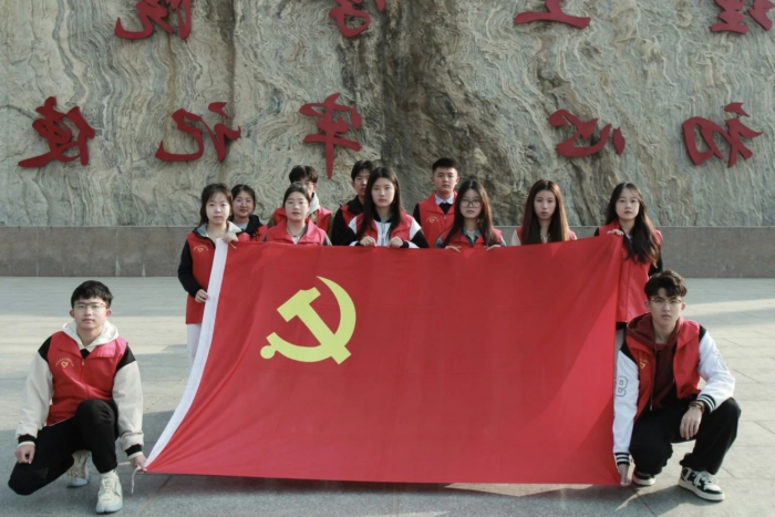 “重陽敬老，愛在行動”|信息科學與工程學院開展關(guān)愛慰問老人活動