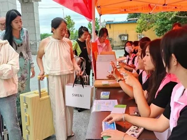 我為同學(xué)做實事 | 教育學(xué)院“以‘心’迎‘新’,‘育’你相遇”