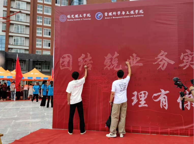 我為同學(xué)做實事 | 管理學(xué)院“同伴成長,暖心起航