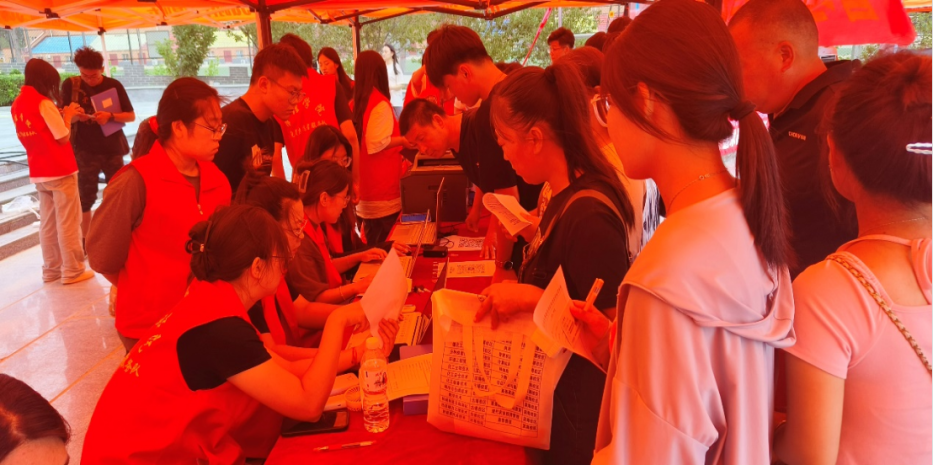 我為同學(xué)做實事 | 管理學(xué)院“同伴成長,暖心起航