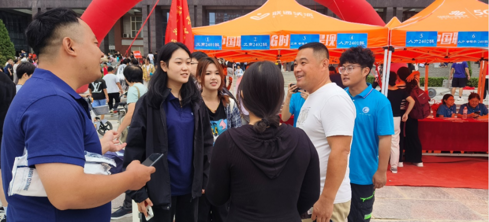 我為同學(xué)做實事 | 管理學(xué)院“同伴成長,暖心起航