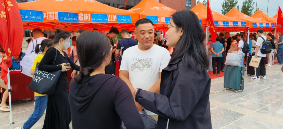 我為同學(xué)做實事 | 管理學(xué)院“同伴成長,暖心起航