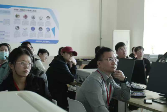 【匠心育師·師道傳承】強(qiáng)技能，促提升—信息科學(xué)與工程學(xué)院教師技能系列培訓(xùn)（十）順利開展