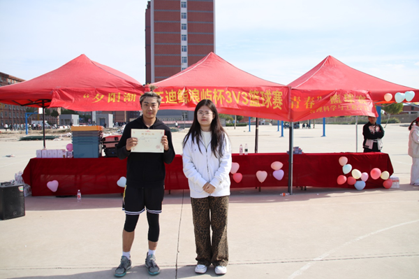 體育|保定理工學(xué)院|管理學(xué)院|“夕陽漸沉灑熱汗，少年不疲逐青春”籃球比賽圓滿結(jié)束