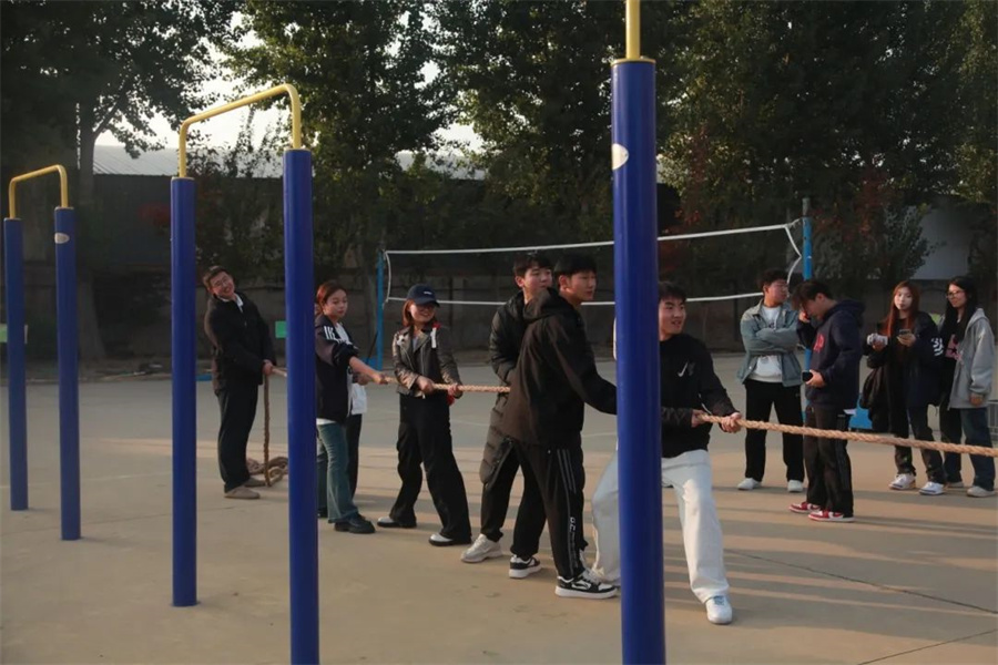 康復醫(yī)學院組織學生骨干開展“五育潤心，沐光同行”戶外素質拓展活動