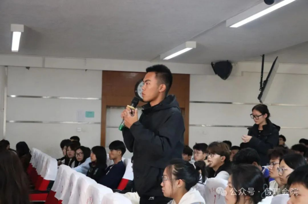 保定理工學(xué)院會(huì)計(jì)學(xué)院錘煉精英團(tuán)隊(duì)，領(lǐng)航班級(jí)發(fā)展