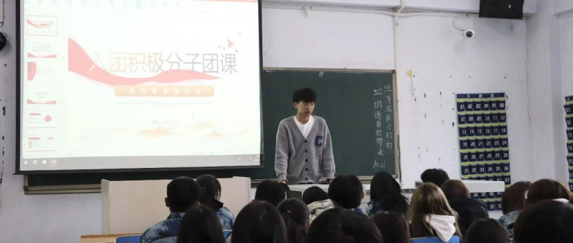保定理工學(xué)院會計(jì)學(xué)院團(tuán)旗引領(lǐng)成長路，培訓(xùn)鑄就青春夢