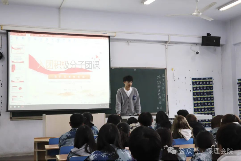 保定理工學(xué)院會計(jì)學(xué)院團(tuán)旗引領(lǐng)成長路，培訓(xùn)鑄就青春夢