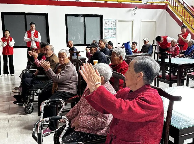 保定理工學(xué)院開辦“傳承孝老情 志愿暖人心”志愿活動