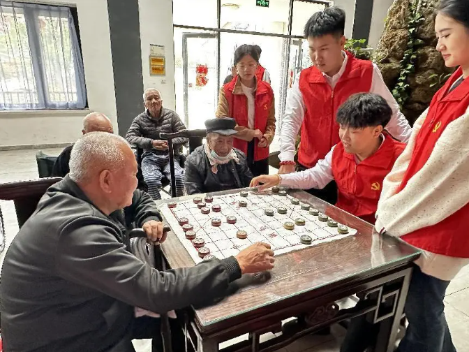 保定理工學(xué)院開辦“傳承孝老情 志愿暖人心”志愿活動