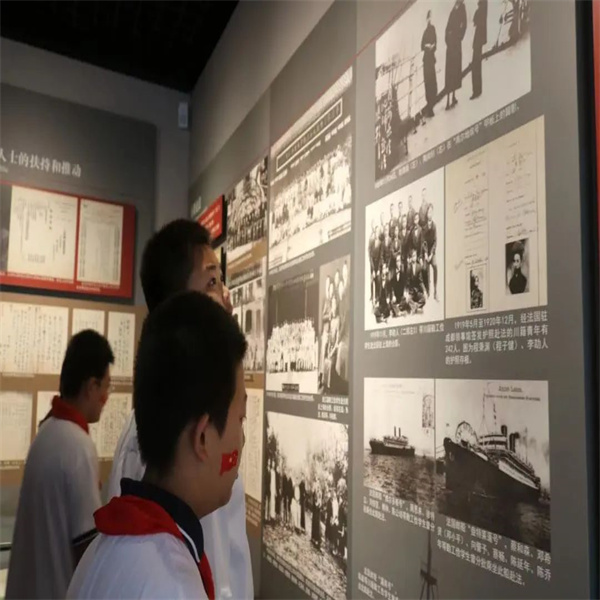 保定理工學(xué)院：大學(xué)生化身“紅色故事”志愿講解員