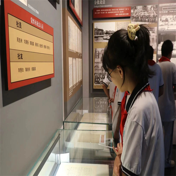 保定理工學(xué)院：大學(xué)生化身“紅色故事”志愿講解員
