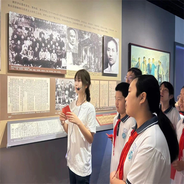 保定理工學(xué)院：大學(xué)生化身“紅色故事”志愿講解員