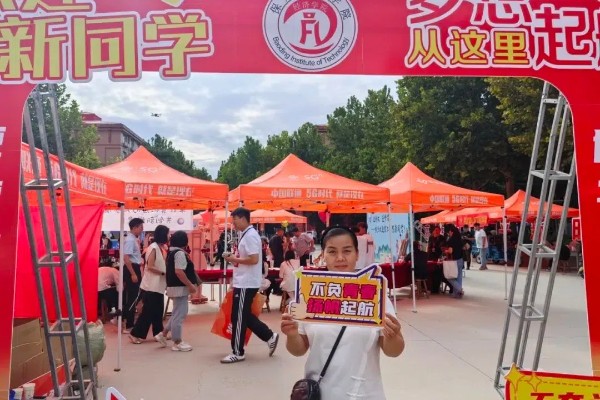 家校共筑——2024級新生一見傾“新”，家長專訪