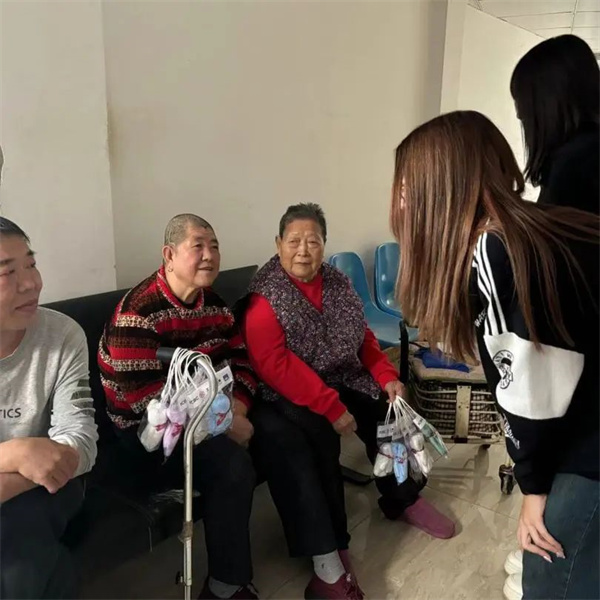 尊老敬老，情暖重陽(yáng)——保定理工學(xué)院走進(jìn)南祥園敬老院開(kāi)展關(guān)愛(ài)慰問(wèn)老人活動(dòng)
