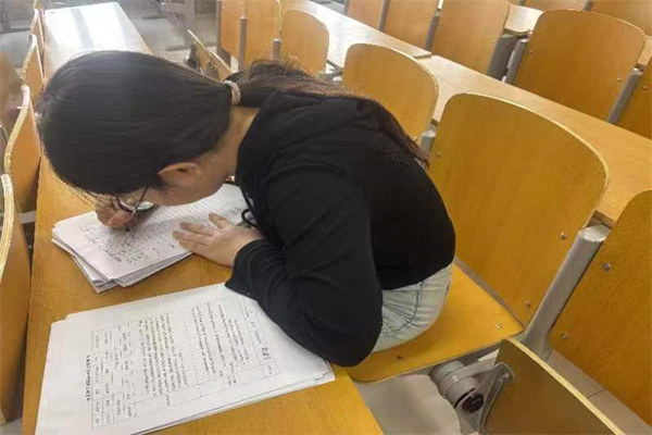 開題明思，夢想啟航 ——經(jīng)濟學院財務管理專業(yè)2025屆畢業(yè)論文開題答辯順利舉行