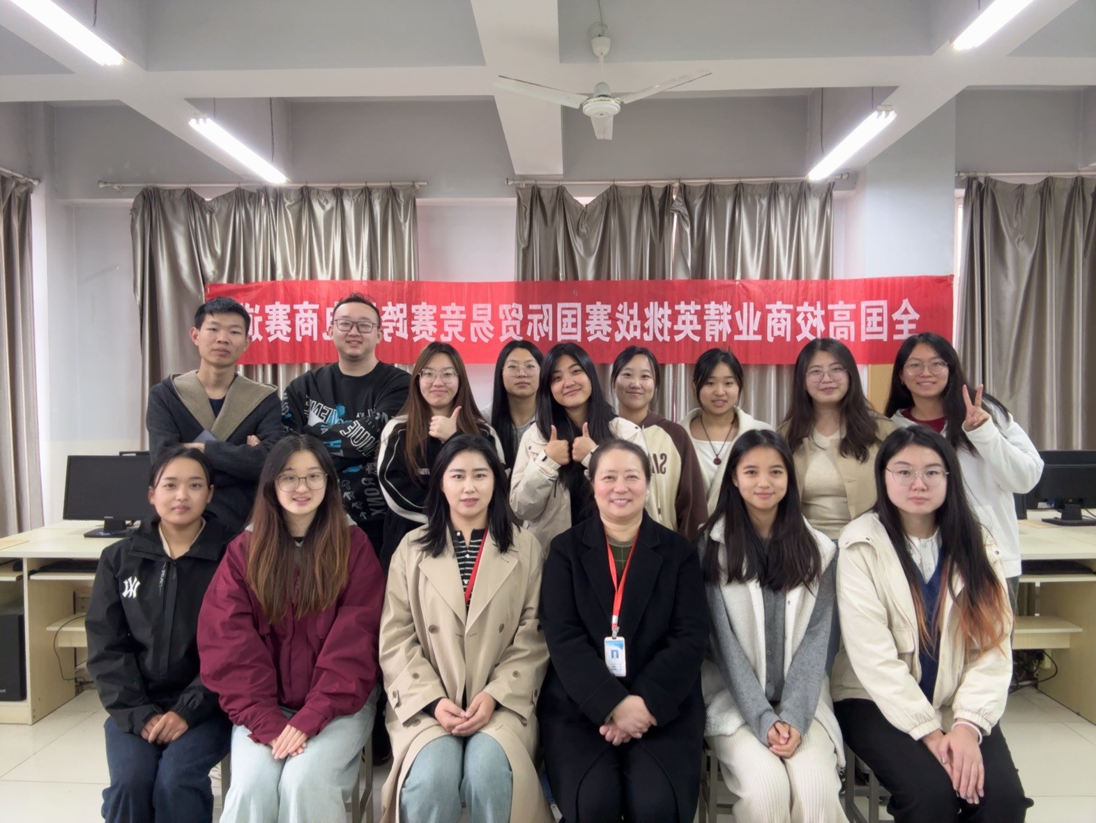 保定理工學(xué)院在2024全國高校商業(yè)精英挑戰(zhàn)賽國際貿(mào)易競賽“顏值立方杯”跨境電商賽道全國總決賽中榮獲佳績