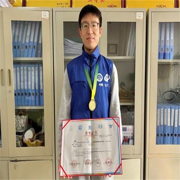我院趙鑫旭老師在“一帶一路暨金磚國家技能發(fā)展與技術(shù)創(chuàng)新大賽”中勇奪全國一等獎，為校爭光