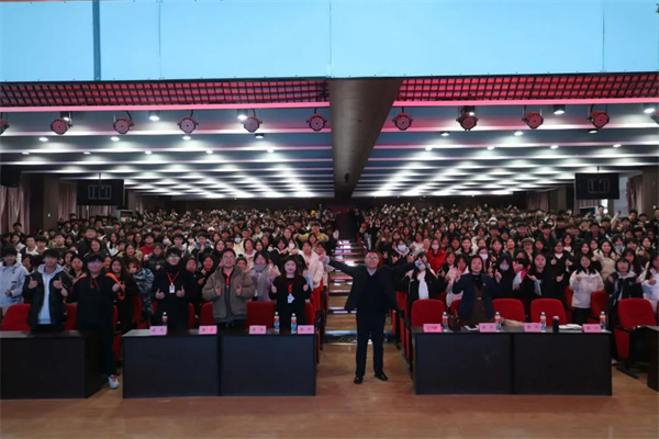 科技引領(lǐng)發(fā)展，經(jīng)濟(jì)驅(qū)動未來——科技企業(yè)發(fā)展與財(cái)稅經(jīng)濟(jì)專題講座成功舉辦