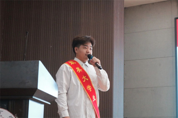 保定理工學(xué)院第一屆“最美大學(xué)生”風(fēng)采展示活動(dòng)順利舉行