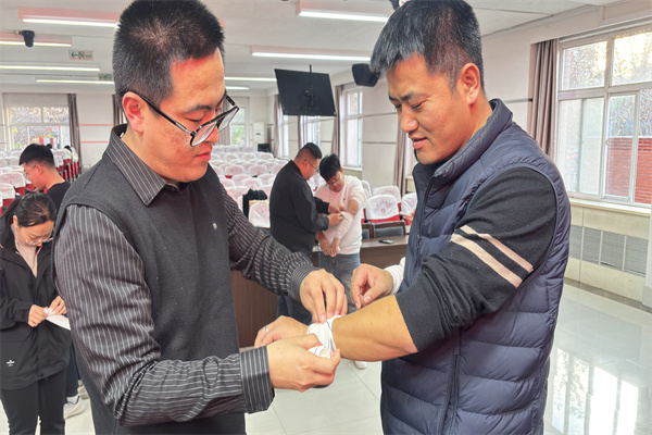 保定理工學(xué)院聯(lián)合保定市紅十字會(huì)組織開展初級(jí)救護(hù)員培訓(xùn)