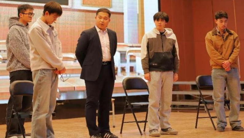 保定理工學院藝術(shù)學院舉辦 “聲采飛揚·夢啟新章”2025屆播音與主持藝術(shù)專業(yè)畢業(yè)匯演