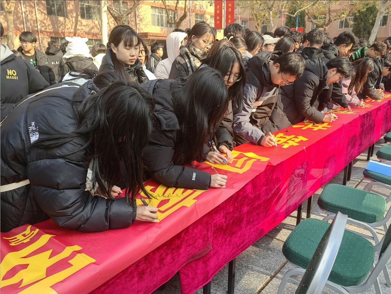 攜手并進(jìn)，共筑國(guó)家安全