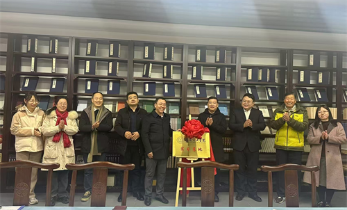 校企攜手，簽約揭牌啟新程
