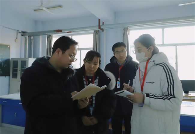 嚴(yán)檢校園設(shè)施  筑牢安全防線--保定理工學(xué)院組織開(kāi)展安全大檢查
