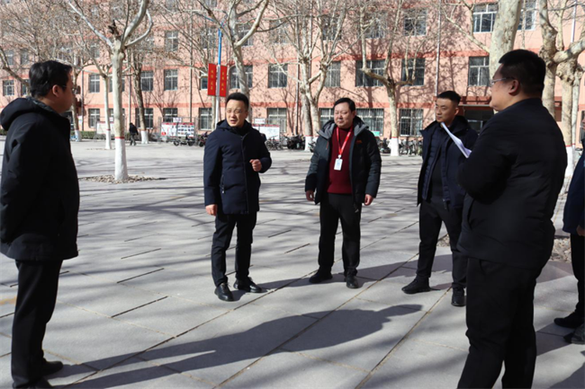 嚴(yán)檢校園設(shè)施  筑牢安全防線--保定理工學(xué)院組織開(kāi)展安全大檢查