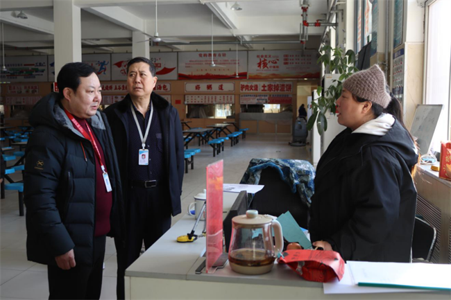 嚴(yán)檢校園設(shè)施  筑牢安全防線--保定理工學(xué)院組織開(kāi)展安全大檢查