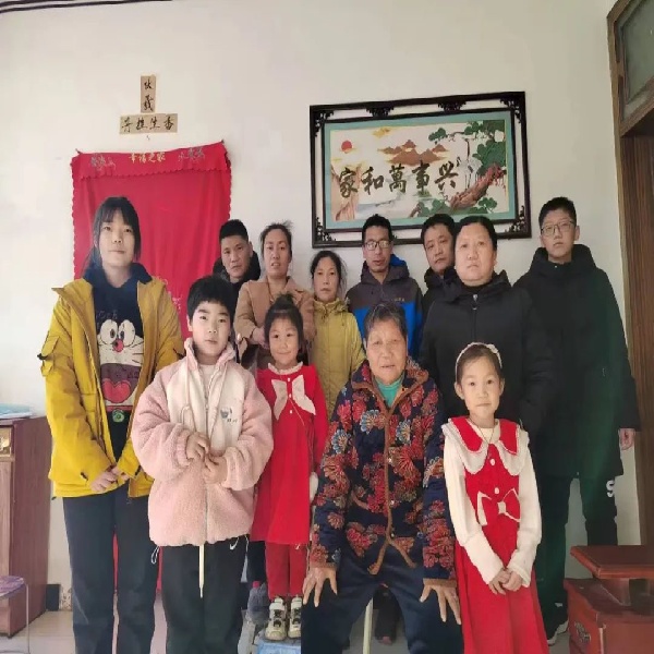 福滿共團(tuán)圓，定格幸福家——經(jīng)濟(jì)學(xué)院開展“曬團(tuán)圓·秀幸福”最美全家福征集活動