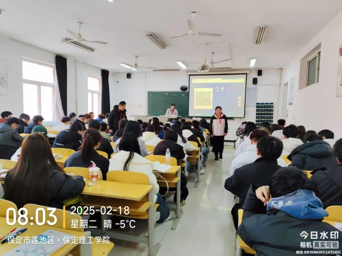 【輔教同行，課啟新程】 信息科學(xué)與工程學(xué)院輔導(dǎo)員進(jìn)課堂，共筑育人新防線