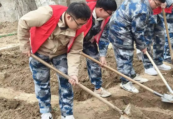在勞動中成長，在教育中收獲