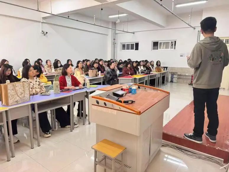 智教啟新程，匠心鑄優(yōu)課