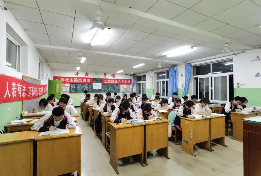 保定理工學(xué)院經(jīng)濟(jì)學(xué)院“寒假母校行”社會實踐活動（八）