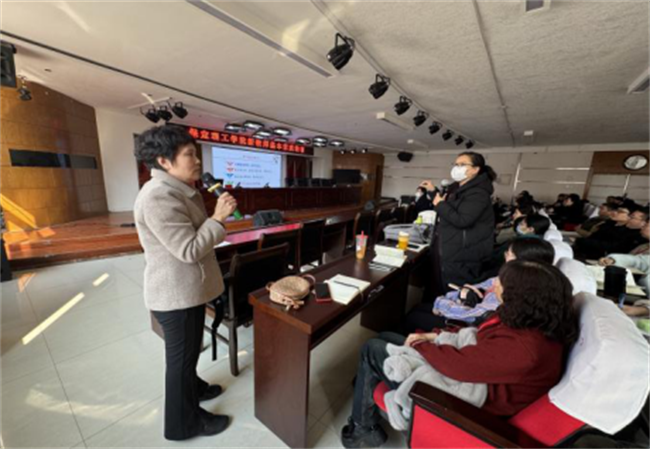 我校舉辦新教師基本素質(zhì)培訓