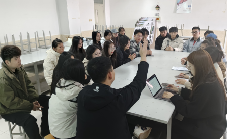 聚焦行業(yè)需求 共話實(shí)踐育人 ——廣電專業(yè)2025人才培養(yǎng)方案修訂師生座談會(huì)