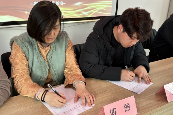 【百萬大學(xué)生進(jìn)社區(qū)】保定理工學(xué)院經(jīng)濟(jì)學(xué)院與蓮池區(qū)中華路街道東升街社區(qū)共建大學(xué)生志愿服務(wù)基地