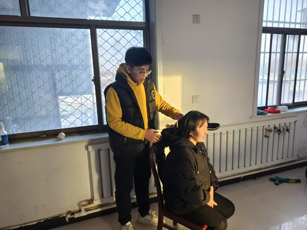 孝老愛親（四）|保定理工學院|管理學院|養(yǎng)成教育育新苗，孝親之舉暖親情
