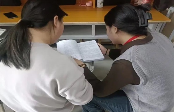 學(xué)風(fēng)建設(shè)|保定理工學(xué)院|管理學(xué)院|學(xué)風(fēng)建設(shè)正當(dāng)時，小組學(xué)習(xí)展新姿