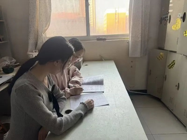 學(xué)風(fēng)建設(shè)|保定理工學(xué)院|管理學(xué)院|學(xué)風(fēng)建設(shè)正當(dāng)時，小組學(xué)習(xí)展新姿