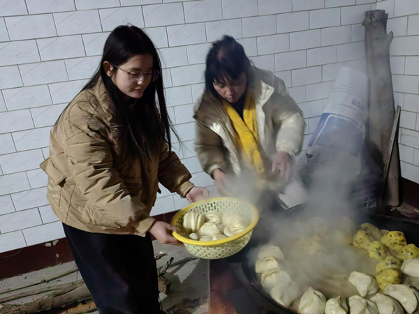 孝老愛親（九）|保定理工學(xué)院|管理學(xué)院|行孝老愛親，彰顯青春風(fēng)采