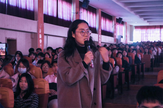 燃我青春 強(qiáng)我國(guó)防——《人民的軍隊(duì)·音樂(lè)國(guó)防課》走進(jìn)保定理工學(xué)院