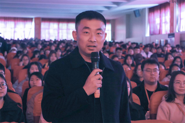 燃我青春 強(qiáng)我國(guó)防——《人民的軍隊(duì)·音樂(lè)國(guó)防課》走進(jìn)保定理工學(xué)院