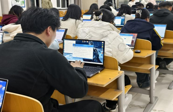 無煙校園|保定理工學院|管理學院|打字賽場展風采，無煙理念入人心
