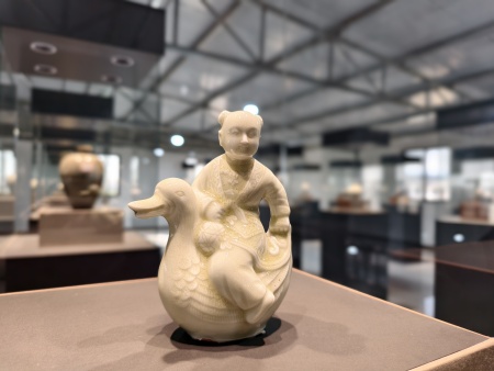 保定理工學(xué)院與大宋定瓷共商實習(xí)基地深度合作方案—校企攜手探索傳統(tǒng)文化傳承與創(chuàng)新路徑