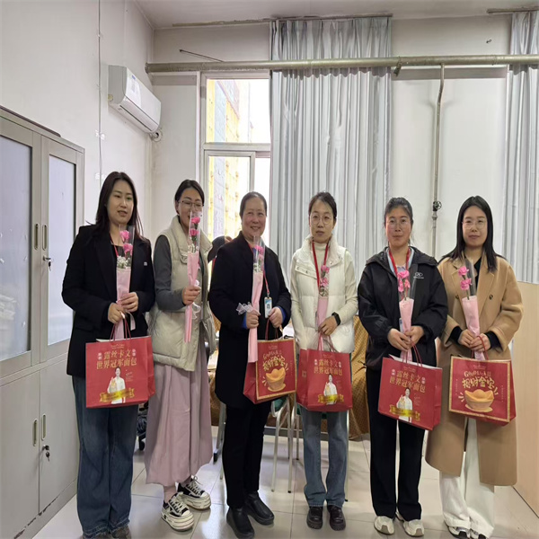 “聚巾幗風(fēng)采，綻經(jīng)濟(jì)芳華”經(jīng)濟(jì)學(xué)院舉辦慶祝“三八”國(guó)際勞動(dòng)?jì)D女節(jié)活動(dòng)