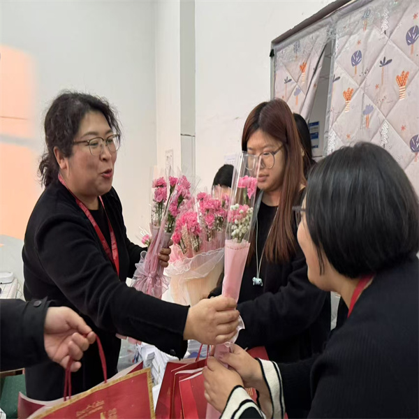 “聚巾幗風(fēng)采，綻經(jīng)濟(jì)芳華”經(jīng)濟(jì)學(xué)院舉辦慶?！叭恕眹?guó)際勞動(dòng)?jì)D女節(jié)活動(dòng)